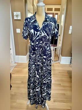La Mer Luxe Navy and White Floral Button-Front Maxi Dress